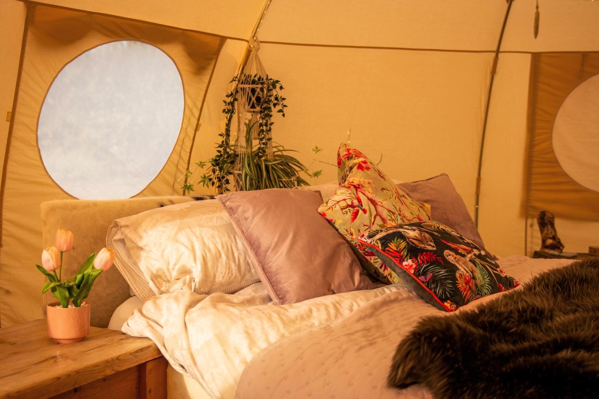 The Follies Glamping Hotel Maidstone Eksteriør billede