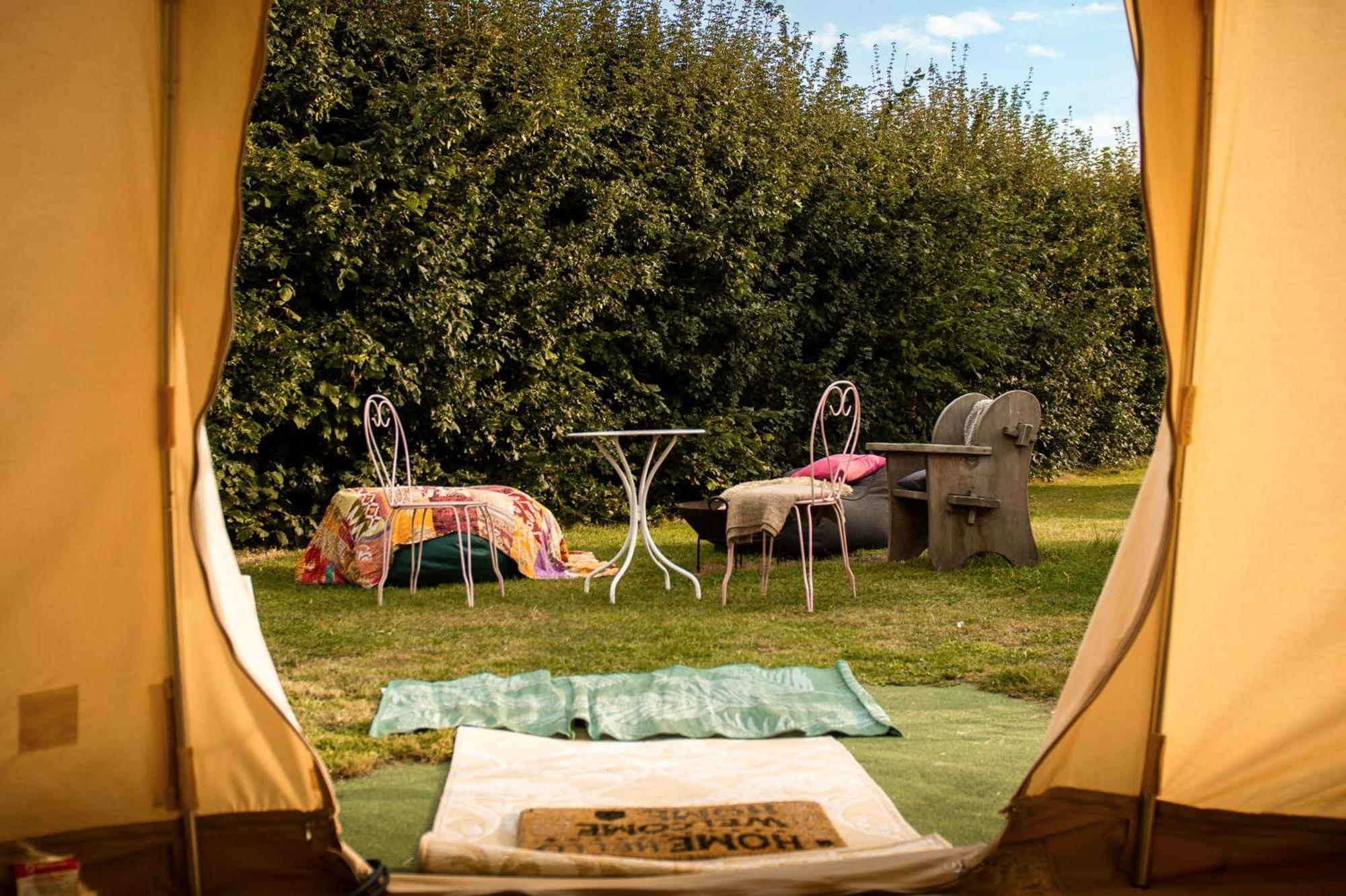 The Follies Glamping Hotel Maidstone Eksteriør billede