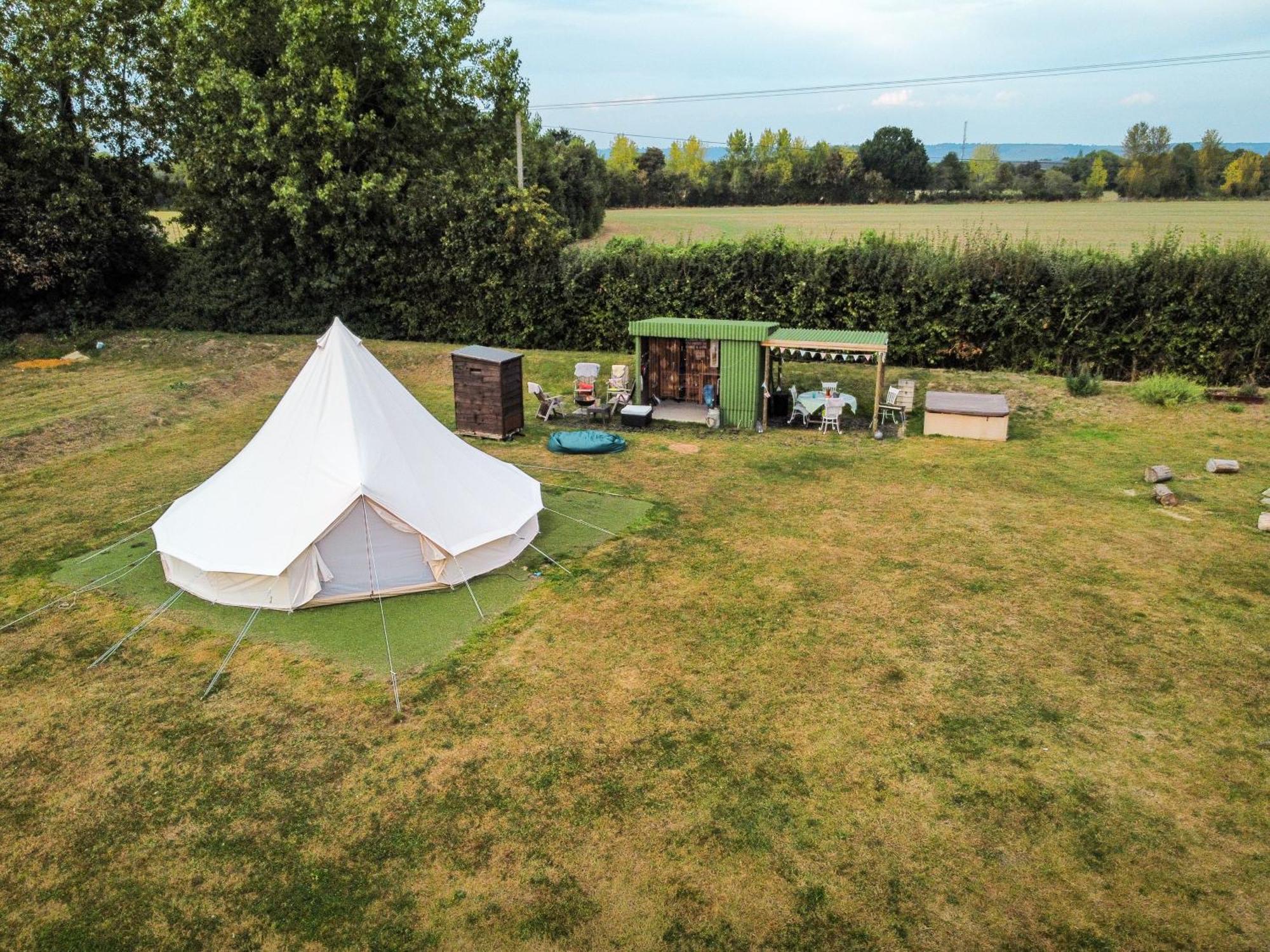 The Follies Glamping Hotel Maidstone Eksteriør billede
